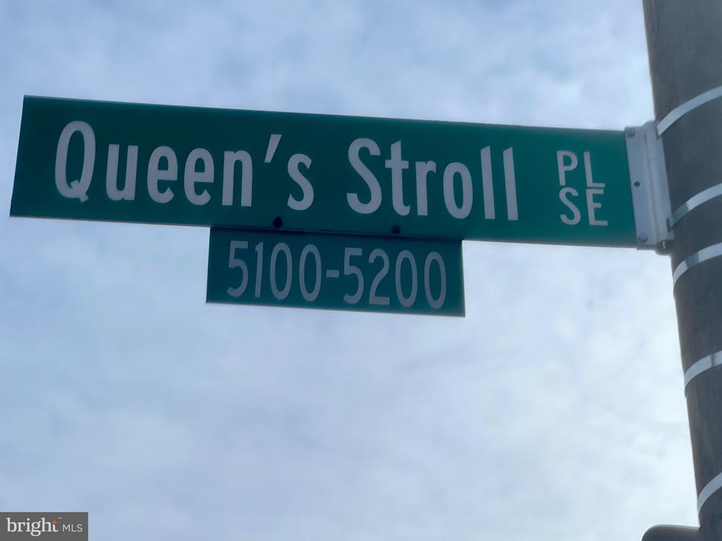 5100 Queens Stroll Pl SE
