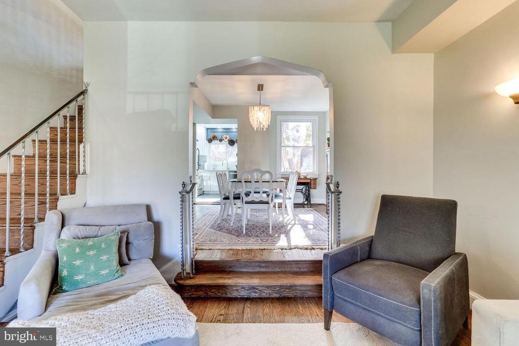 216 EMERSON ST NW