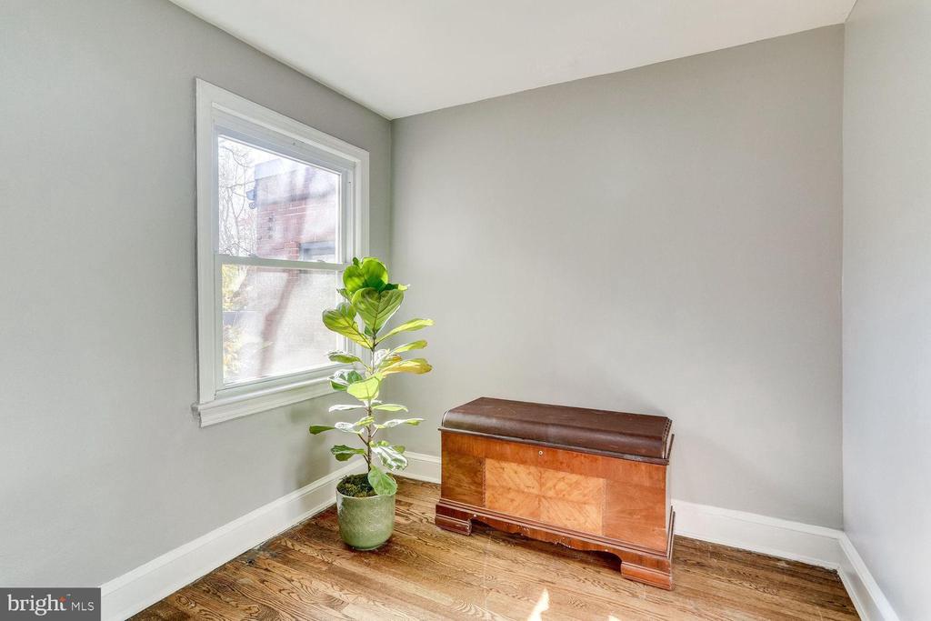 216 EMERSON ST NW