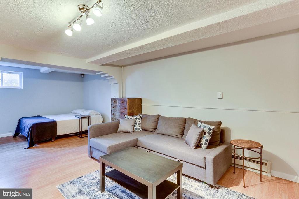 216 EMERSON ST NW