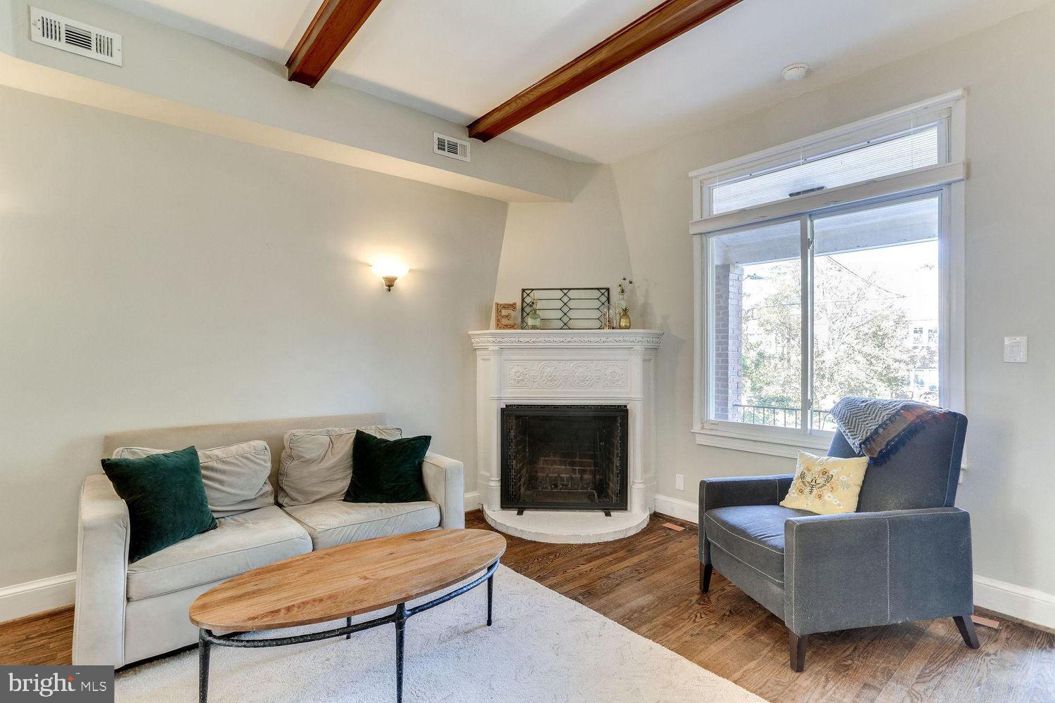 216 EMERSON ST NW