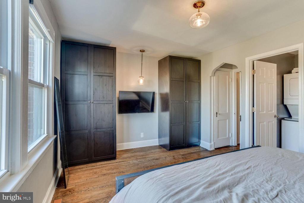 216 EMERSON ST NW