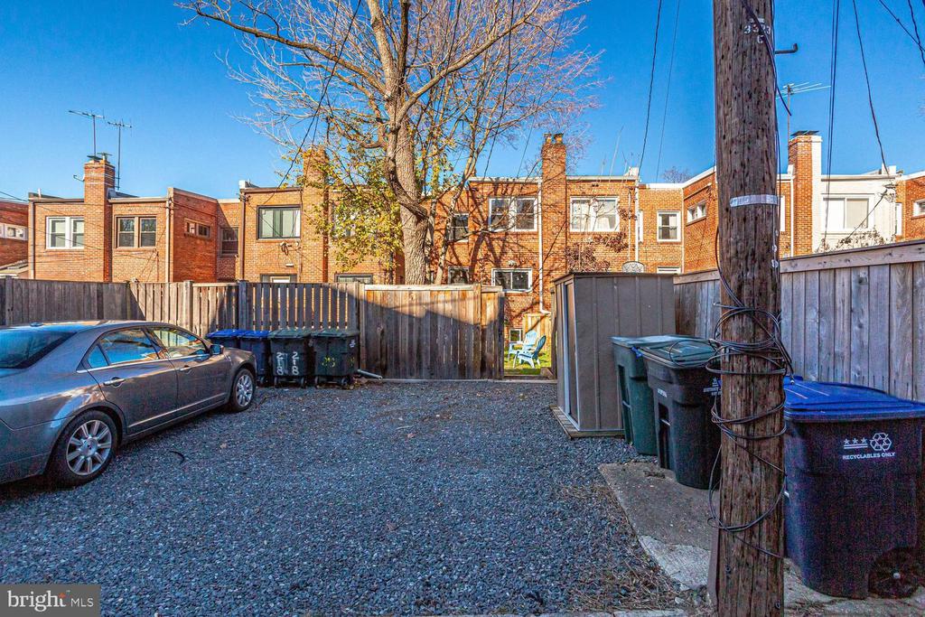 216 EMERSON ST NW