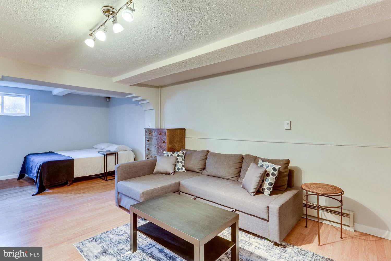 216 EMERSON ST NW