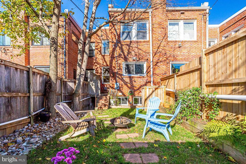 216 EMERSON ST NW