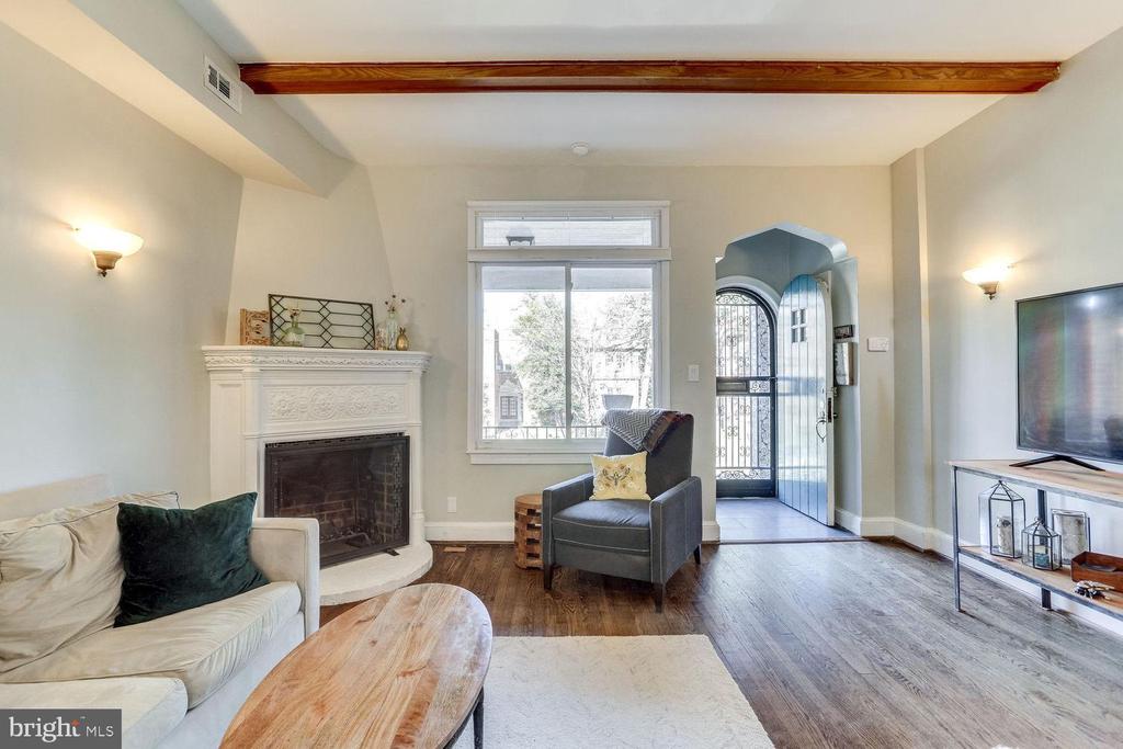 216 EMERSON ST NW