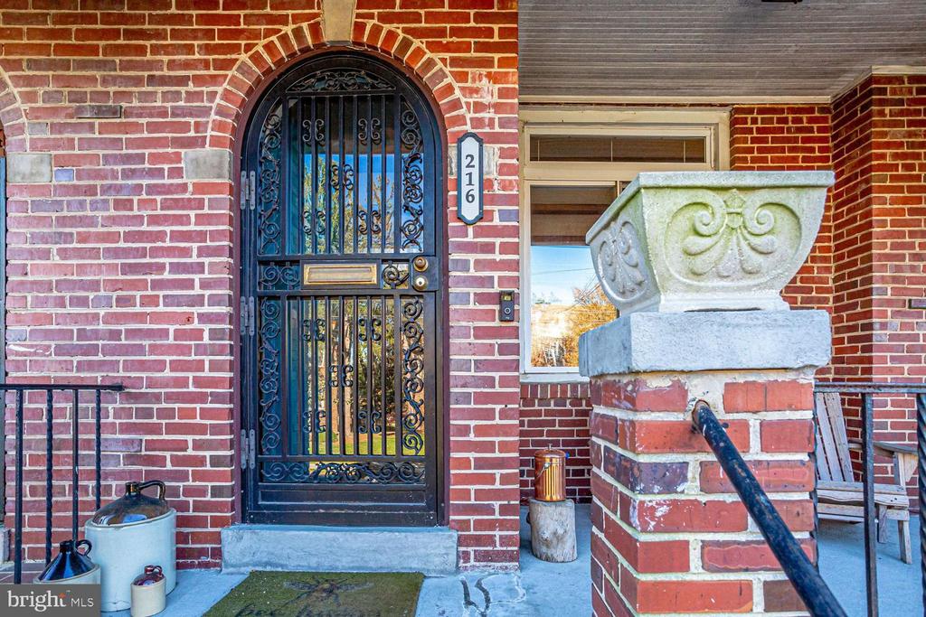 216 EMERSON ST NW
