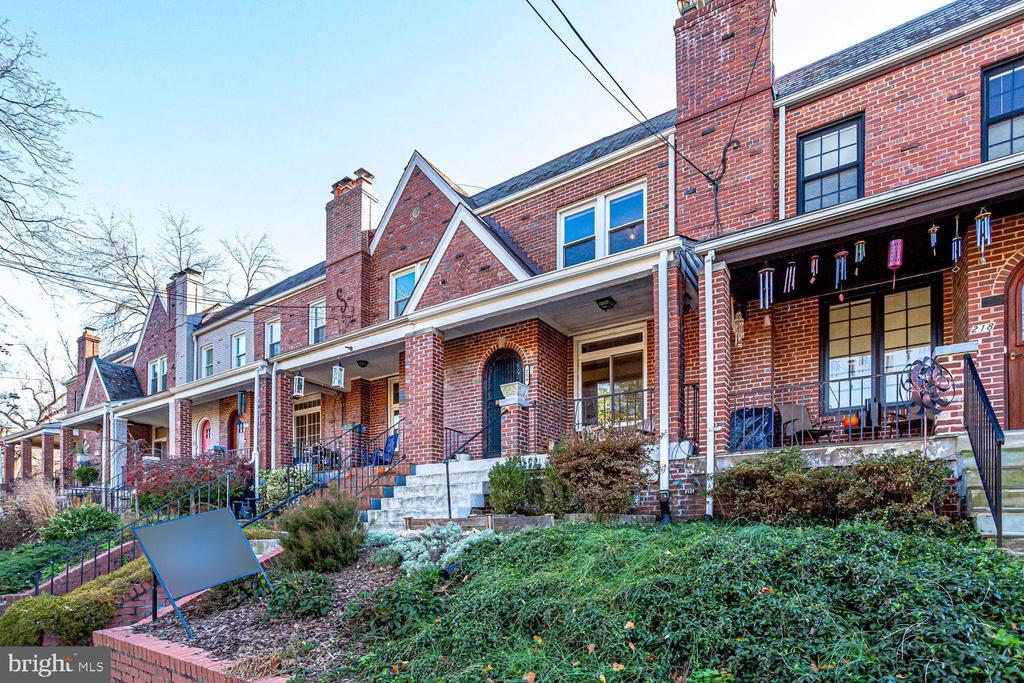 216 EMERSON ST NW