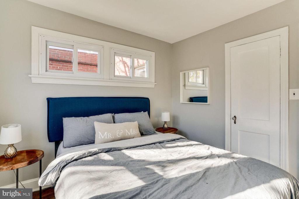 216 EMERSON ST NW