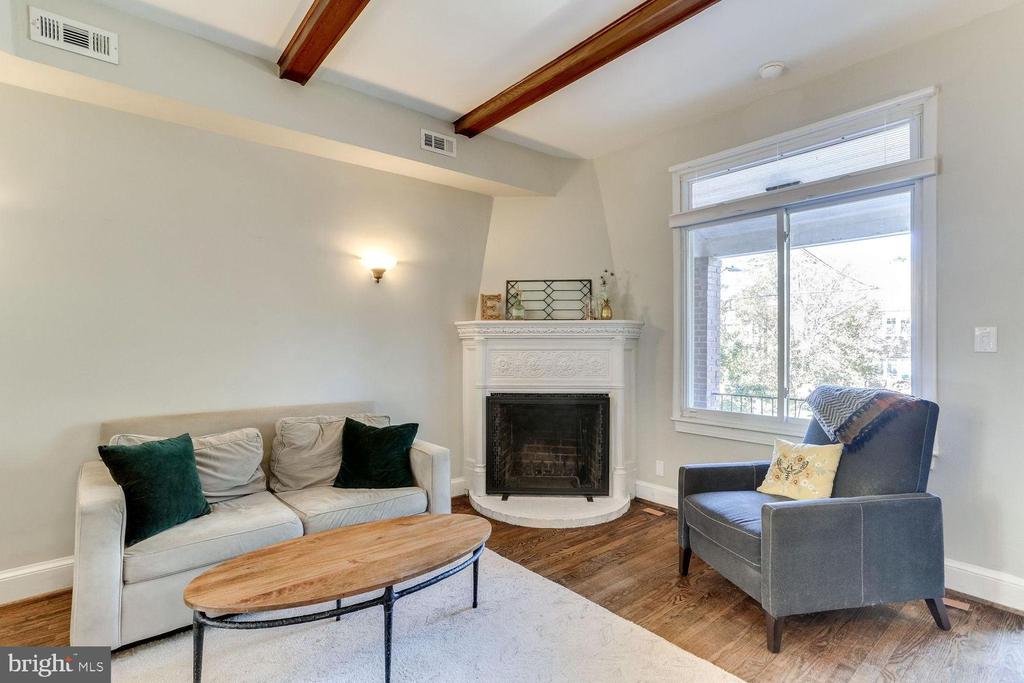 216 EMERSON ST NW