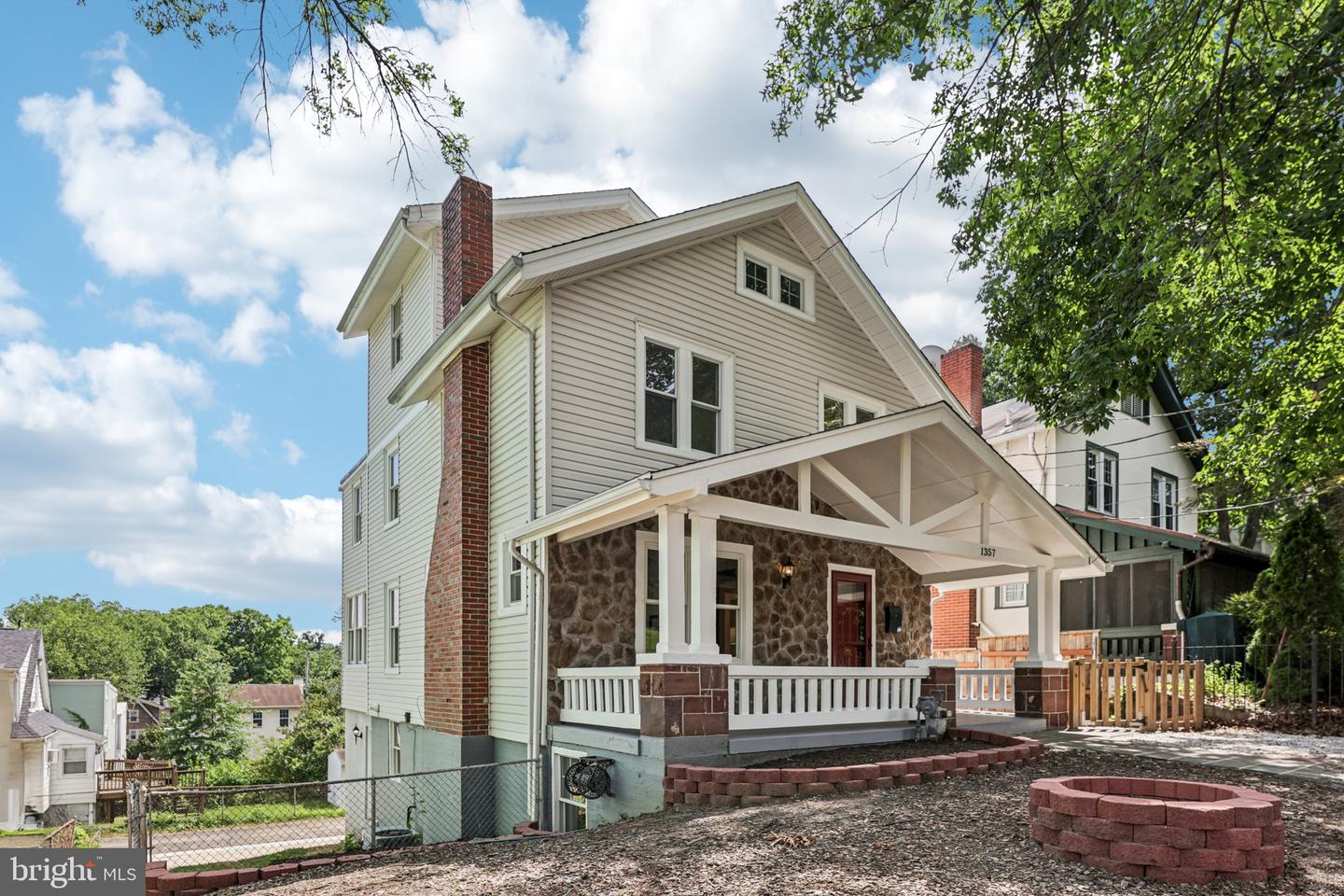 1357 Lawrence St NE