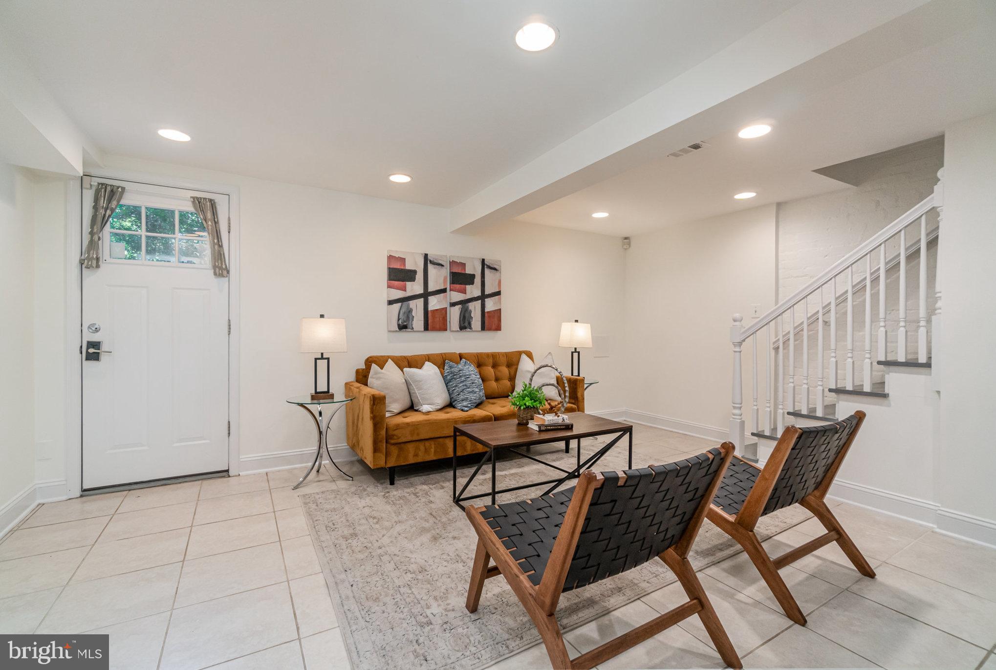 1933 Lincoln Rd NE