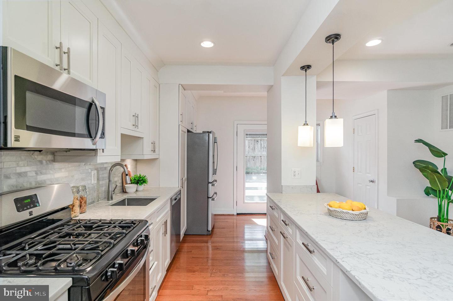 1933 Lincoln Rd NE