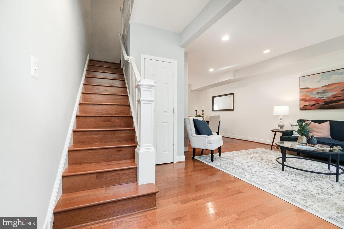 1933 Lincoln Rd NE