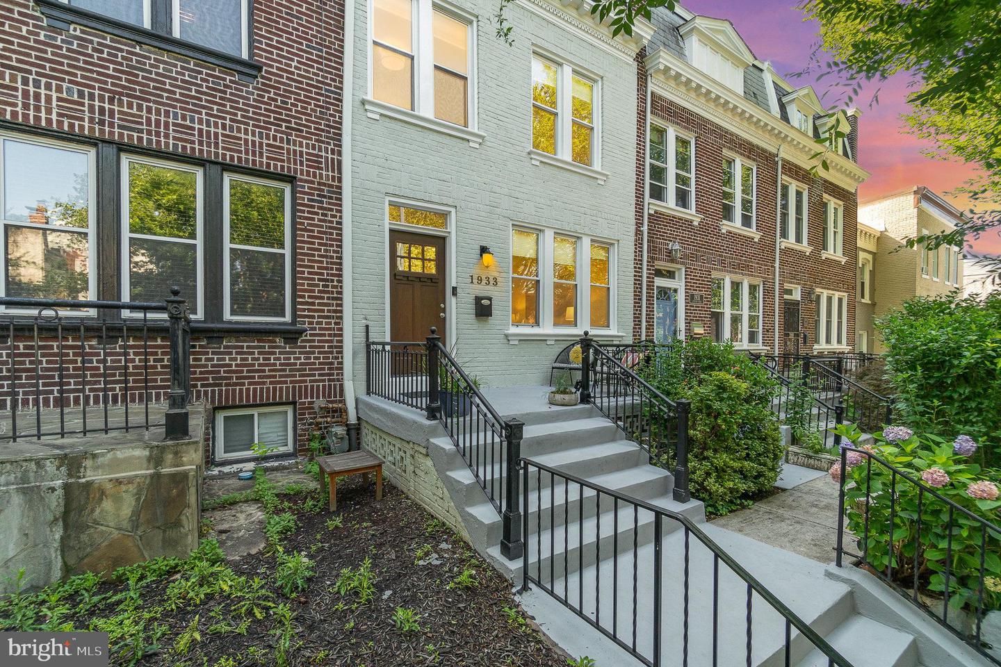 1933 Lincoln Rd NE
