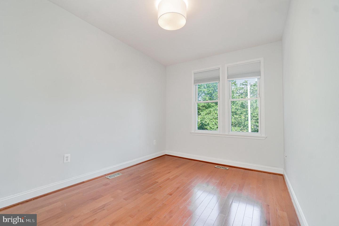 1933 Lincoln Rd NE