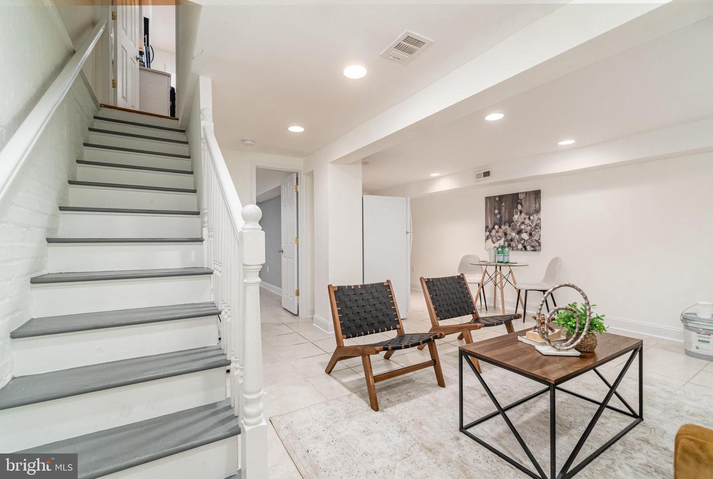 1933 Lincoln Rd NE