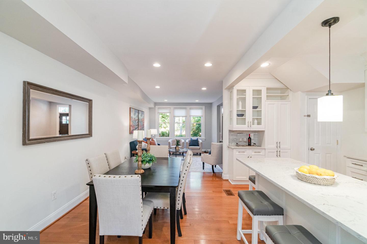 1933 Lincoln Rd NE