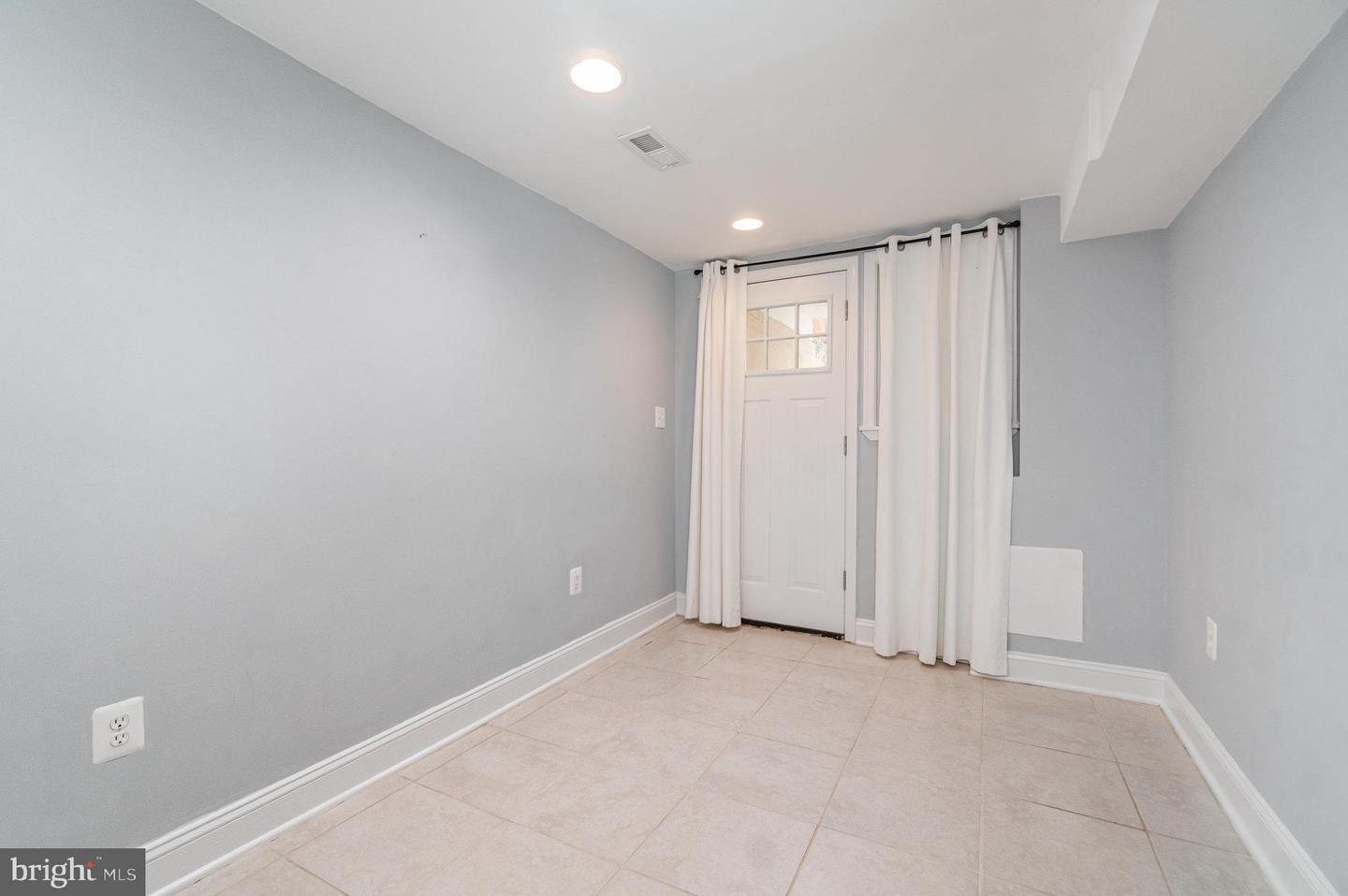 1933 Lincoln Rd NE