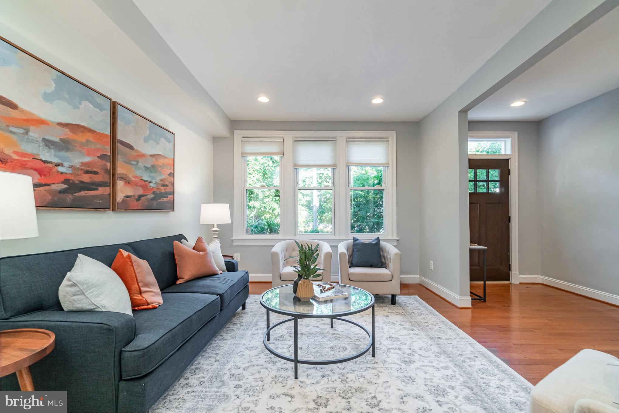 1933 Lincoln Rd NE