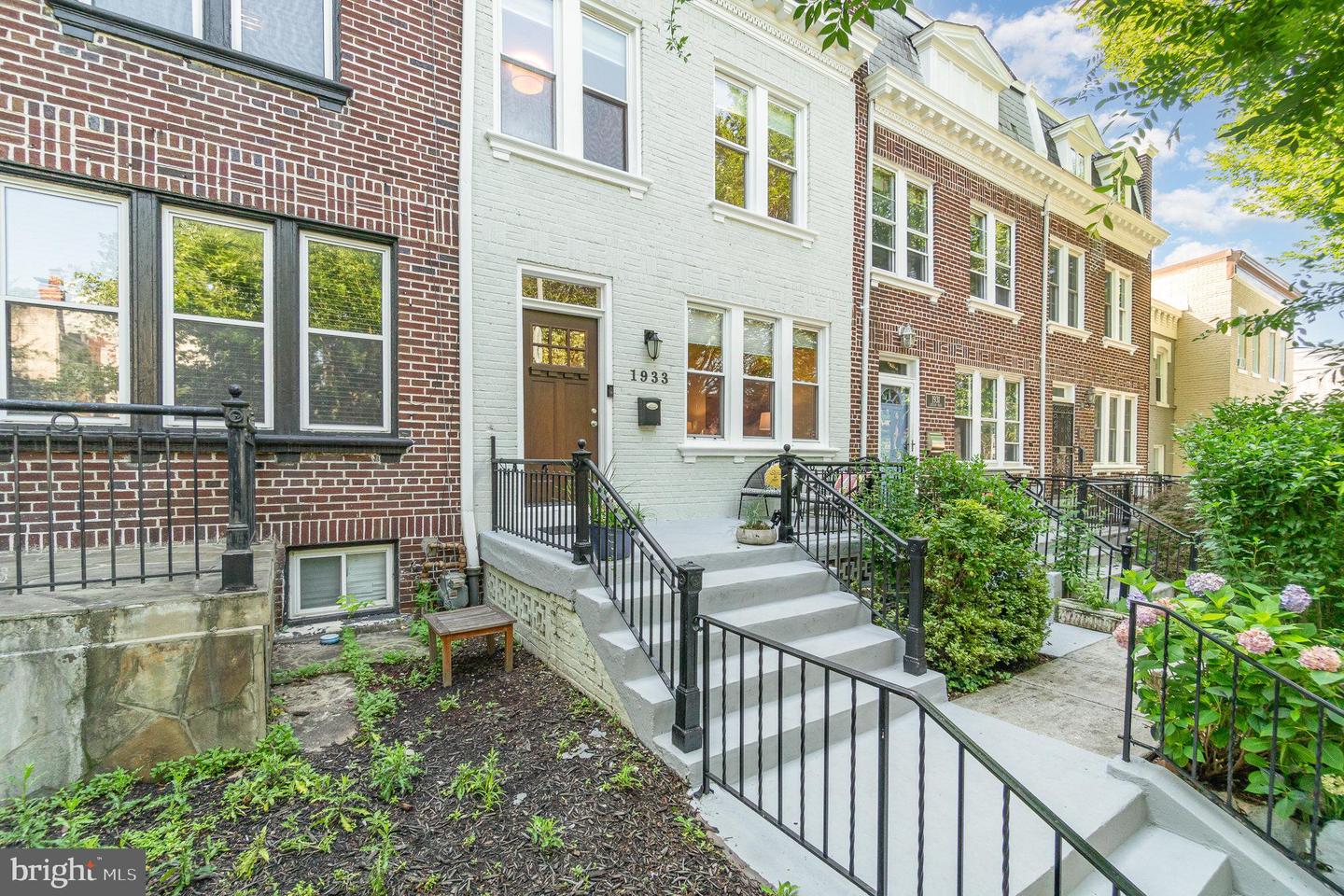 1933 Lincoln Rd NE
