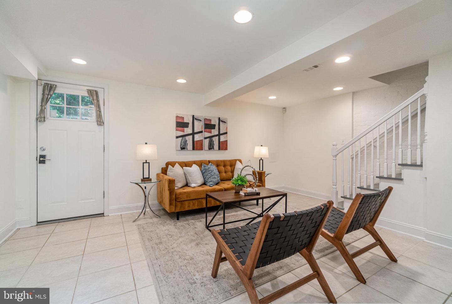 1933 Lincoln Rd NE