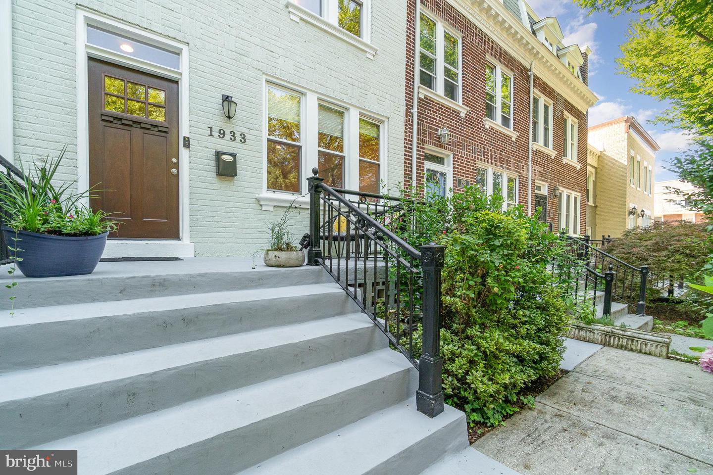 1933 Lincoln Rd NE