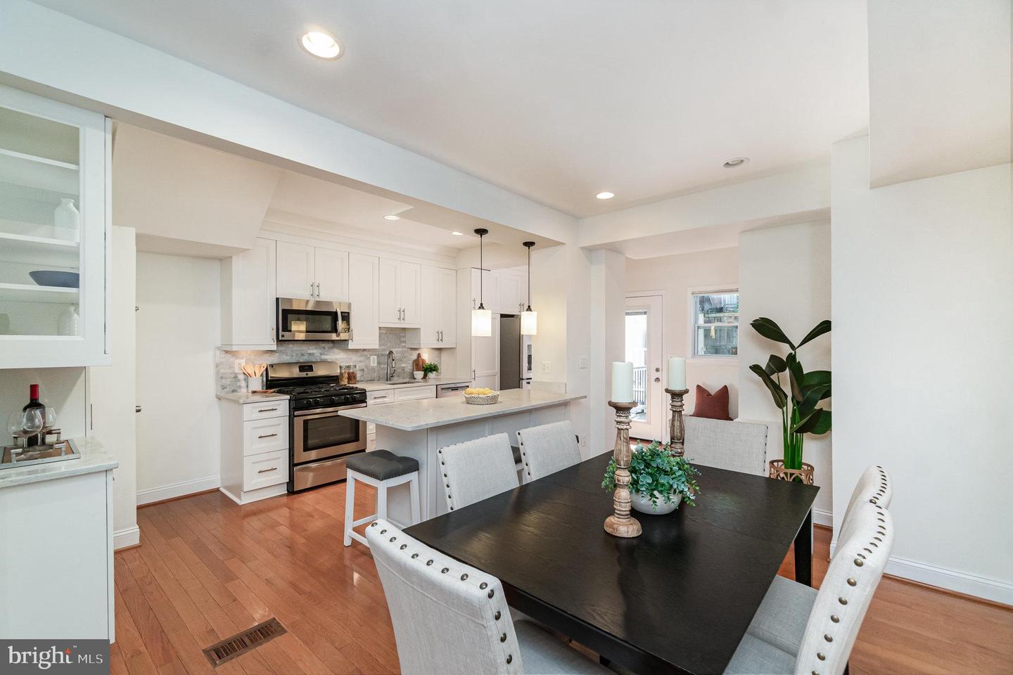 1933 Lincoln Rd NE