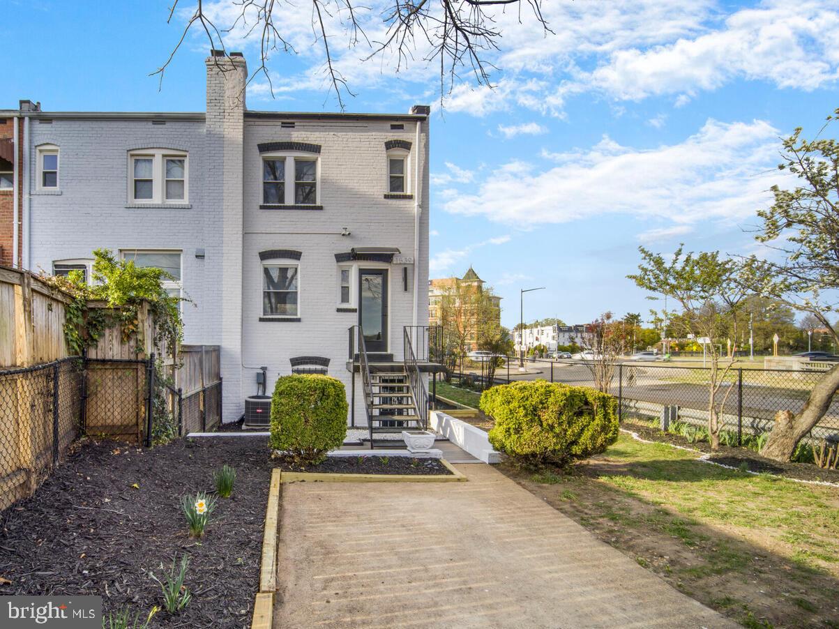1539 K St SE