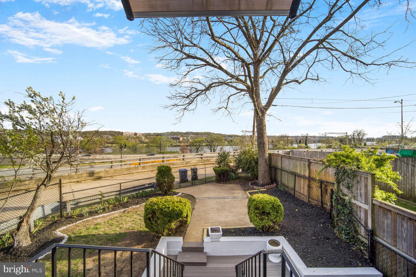 1539 K St SE