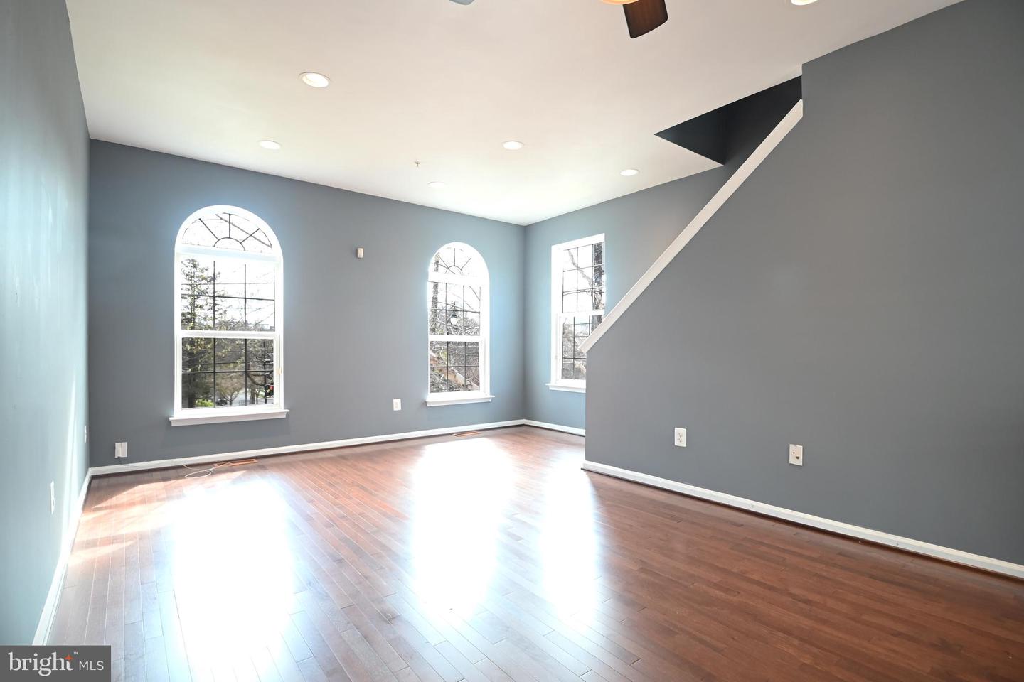 4289 S CAPITOL ST SW