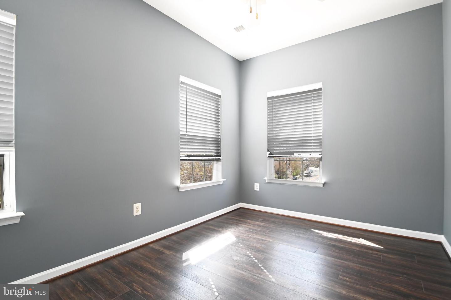 4289 S CAPITOL ST SW