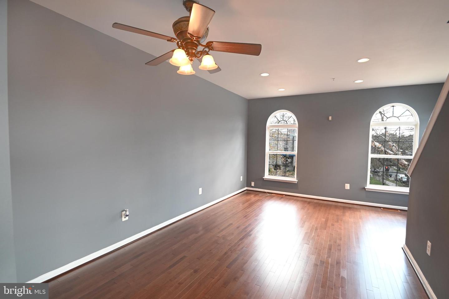 4289 S CAPITOL ST SW