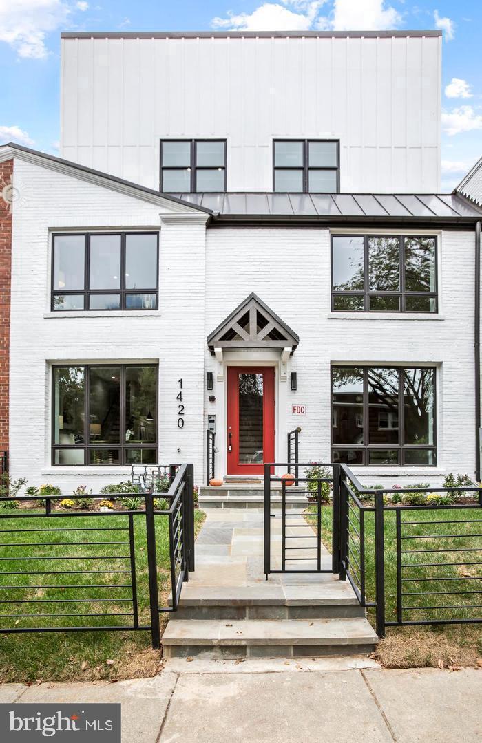 1420 STAPLES STREET NE 1