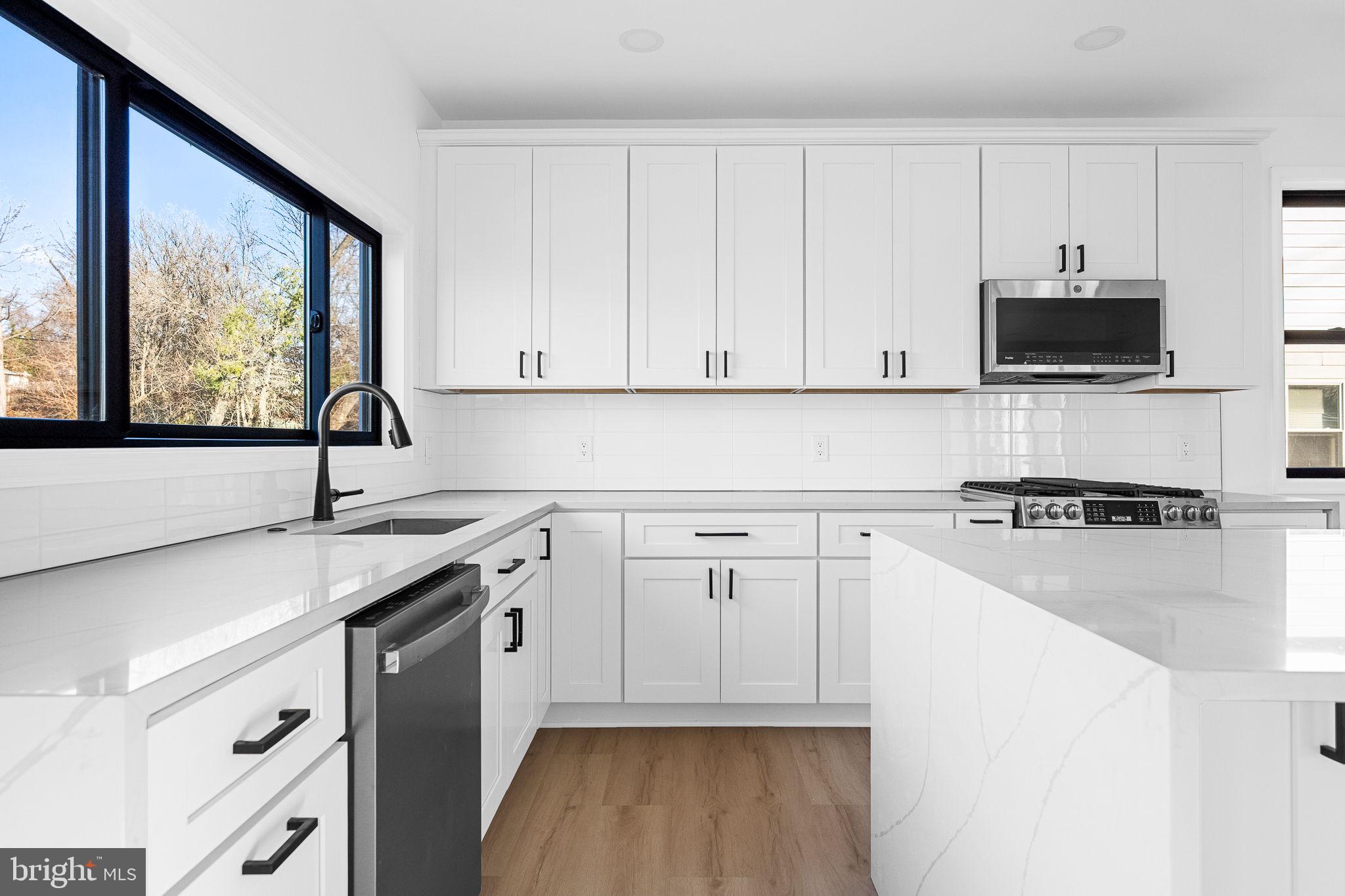 3108 ADAMS STREET NE