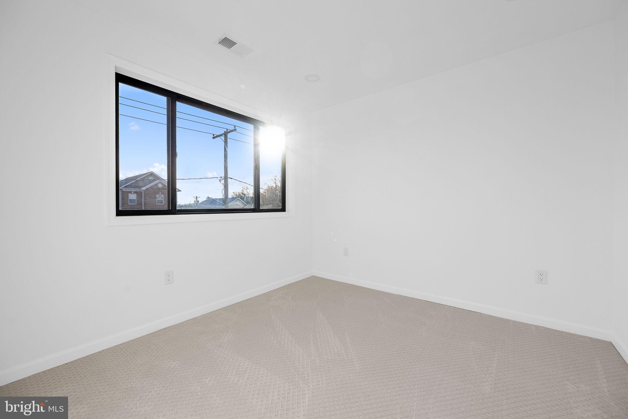 3108 ADAMS STREET NE