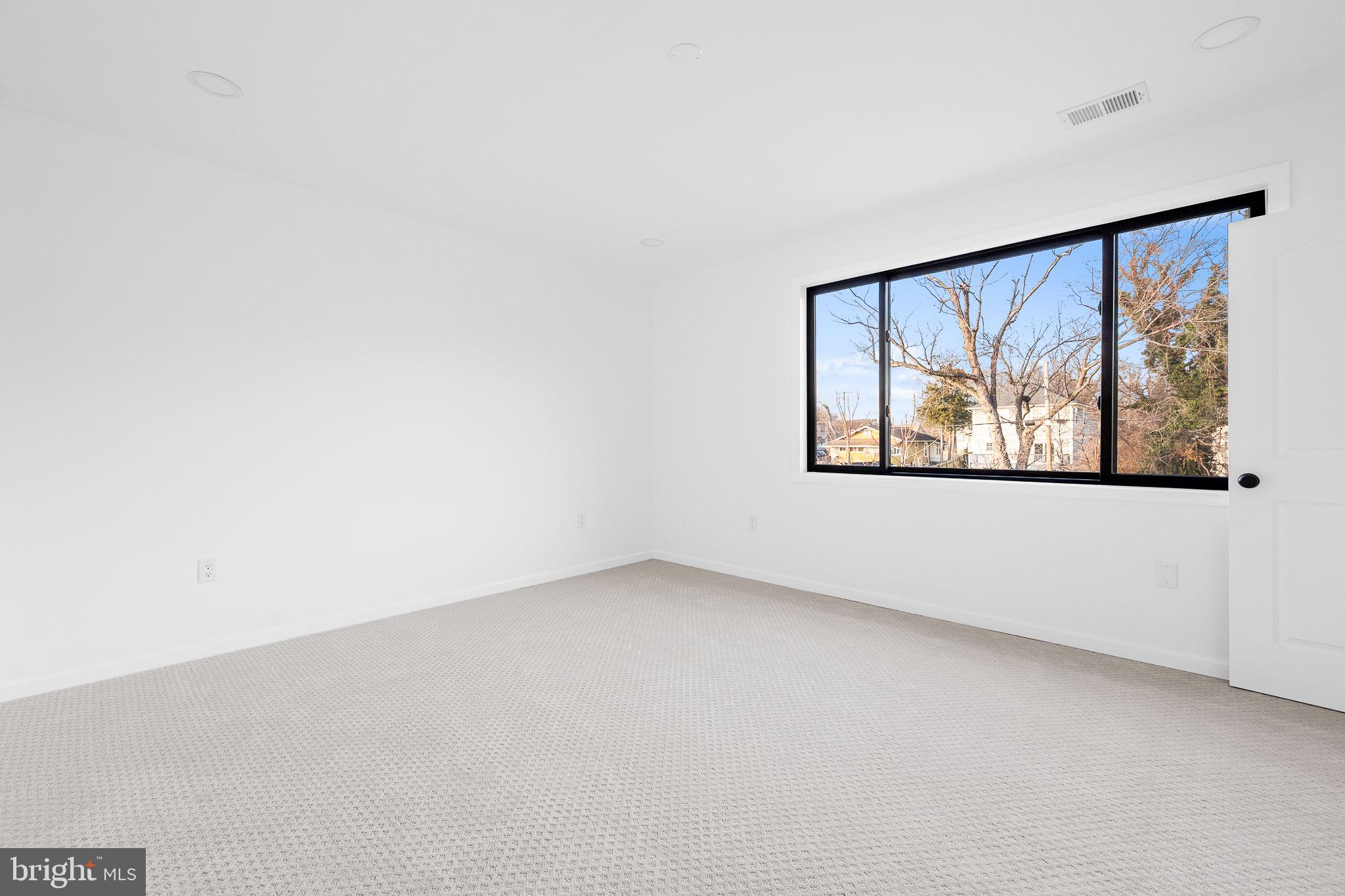 3108 ADAMS STREET NE