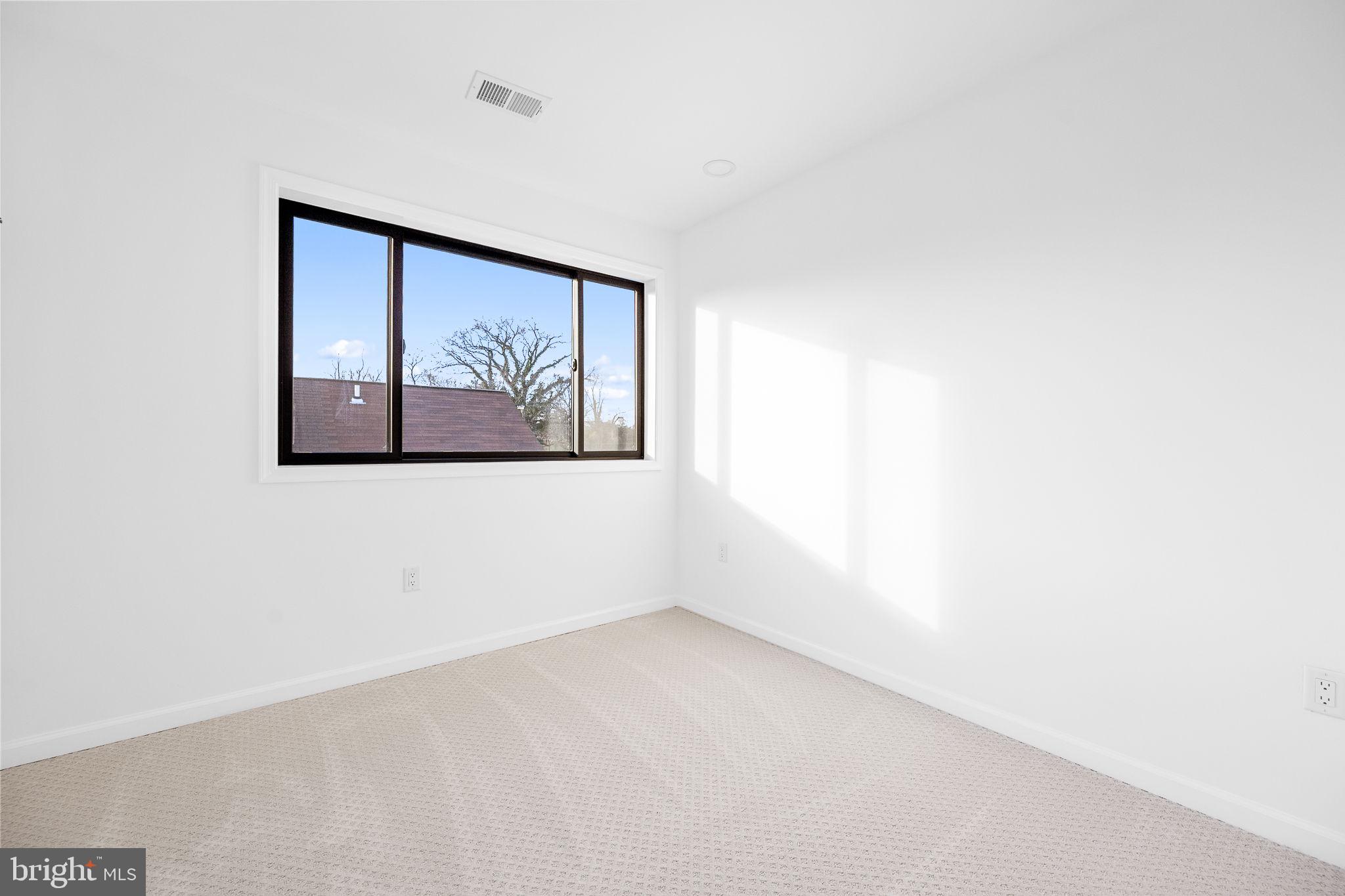 3108 ADAMS STREET NE