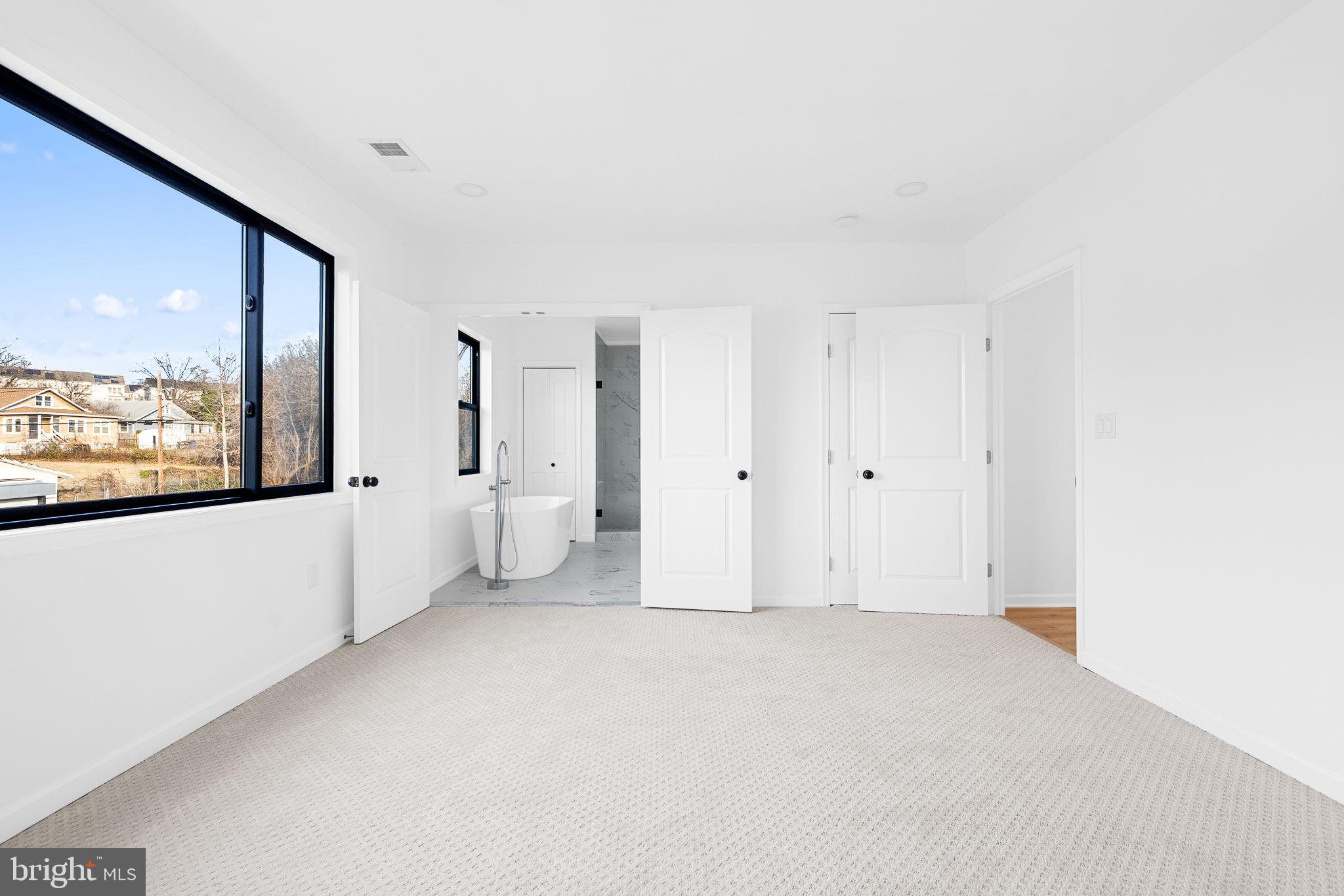 3108 ADAMS STREET NE