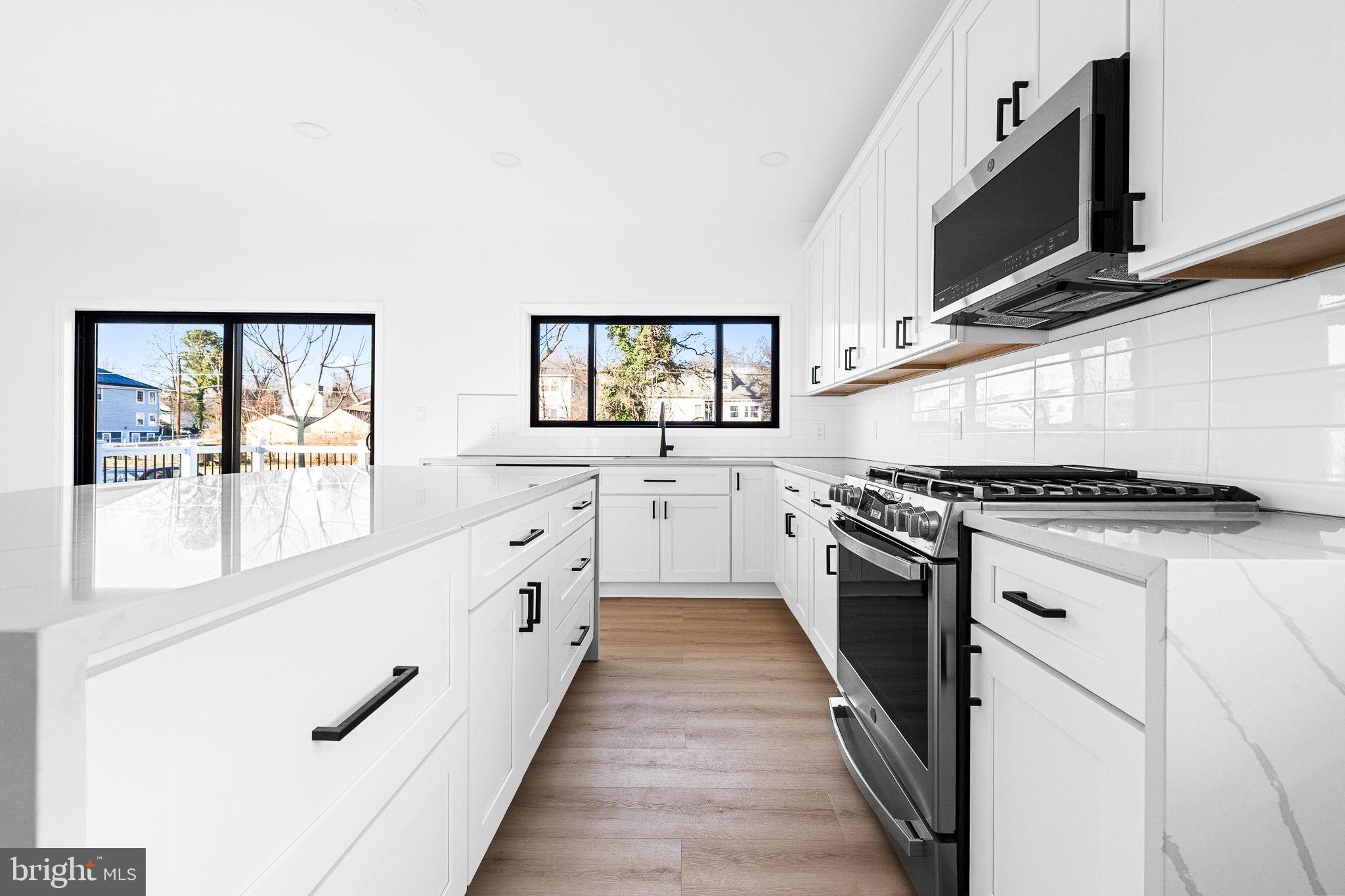 3108 ADAMS STREET NE