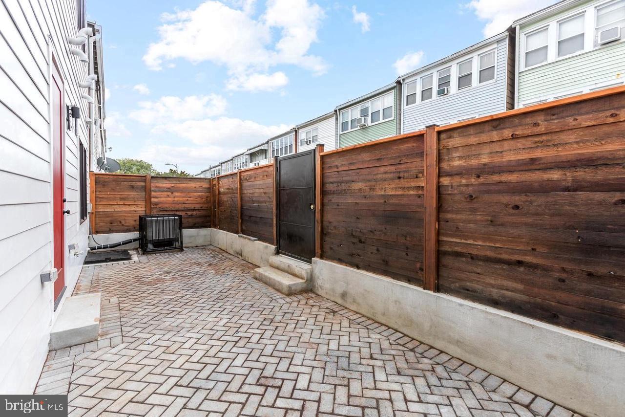 1420 STAPLES STREET NE 1