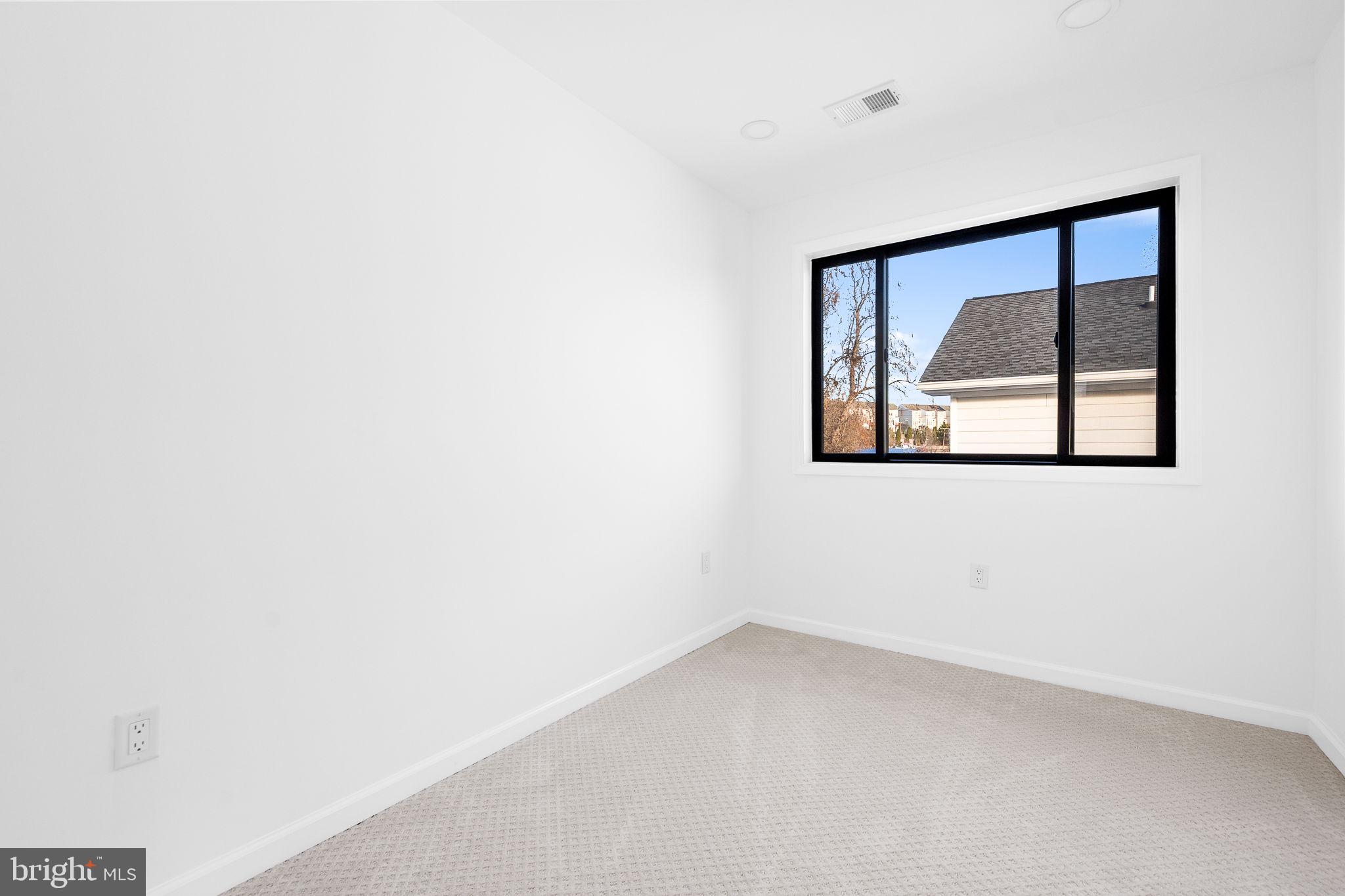 3108 ADAMS STREET NE