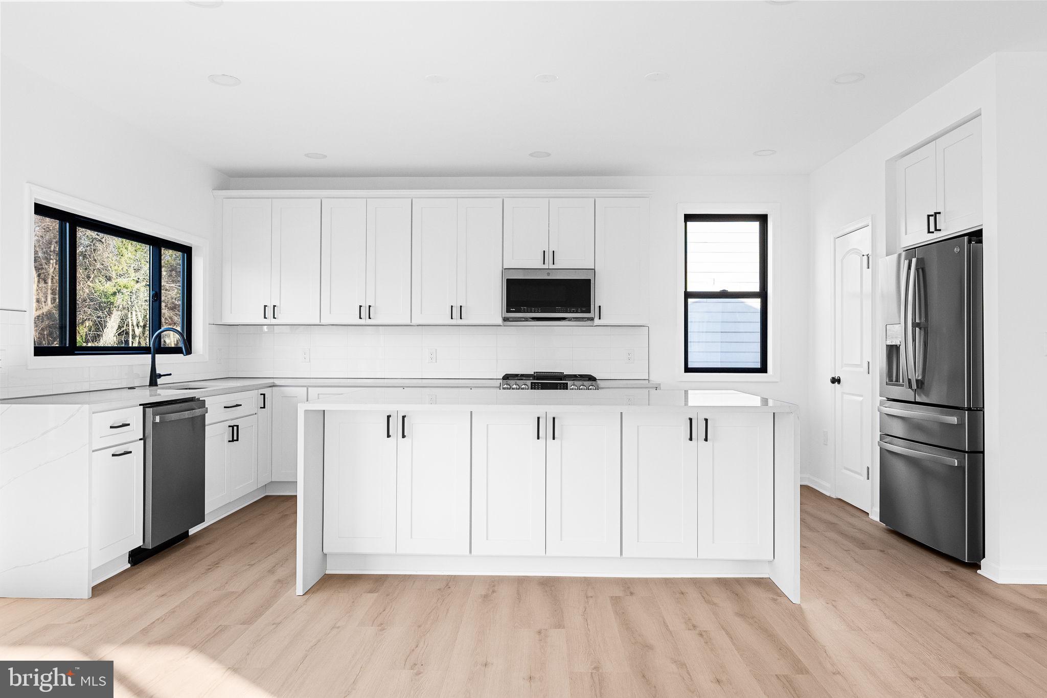 3108 ADAMS STREET NE