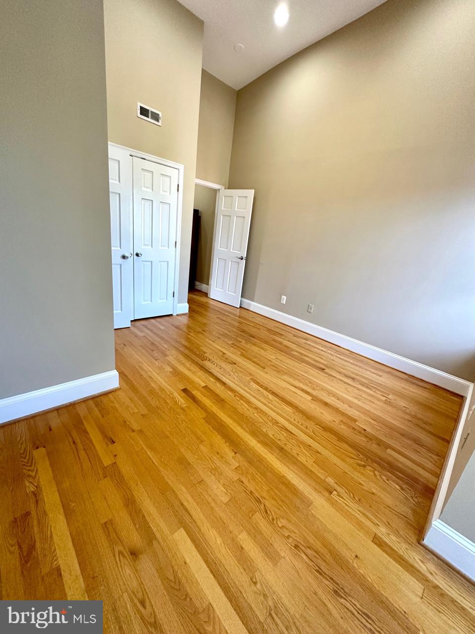 1227 LINDEN PLACE NE