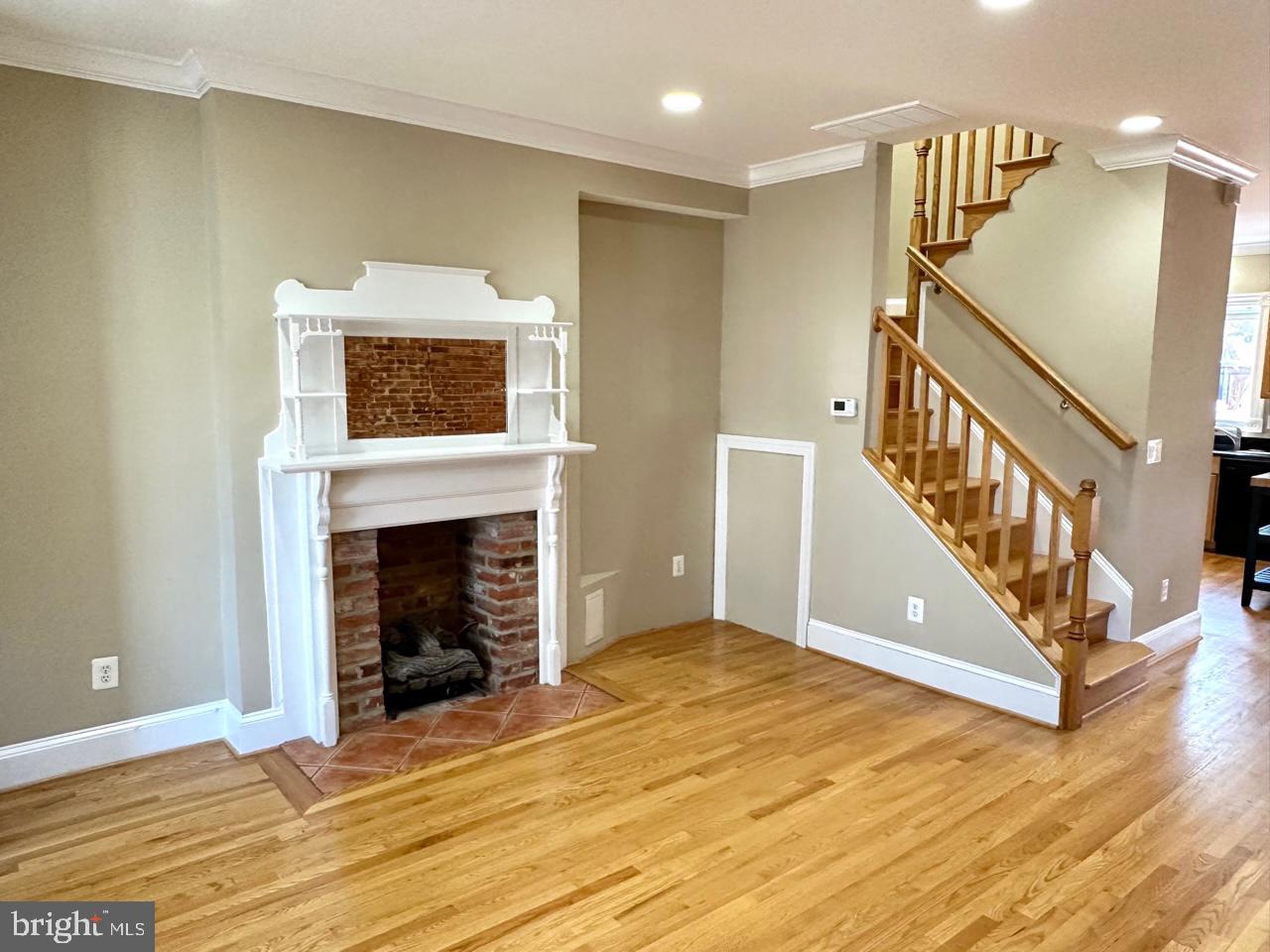 1227 LINDEN PLACE NE