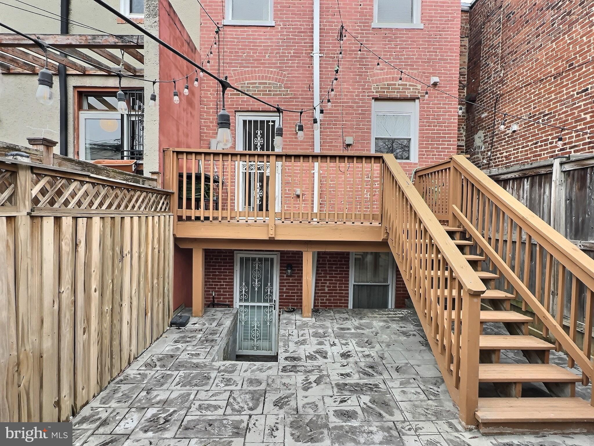 1227 LINDEN PLACE NE