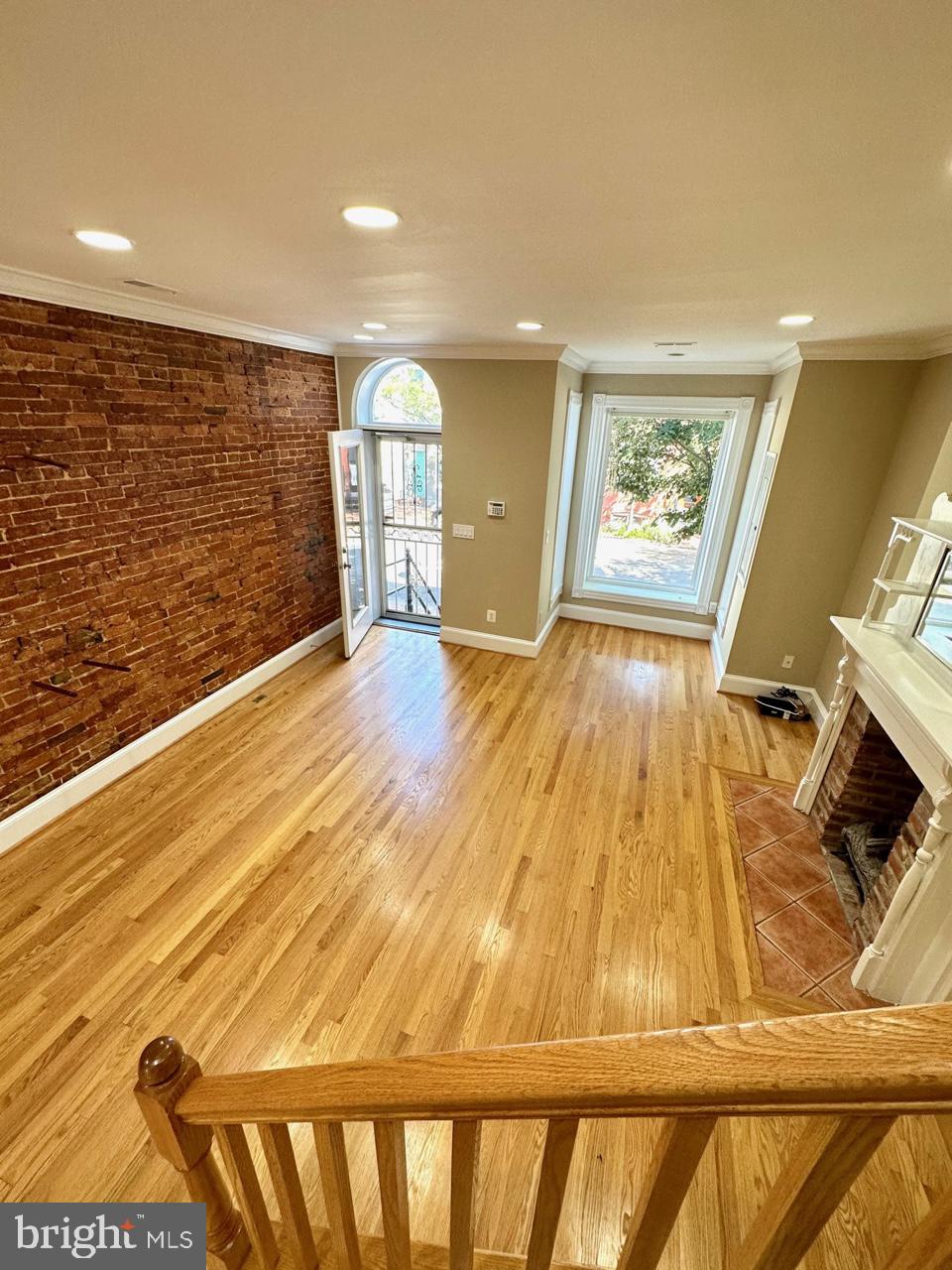 1227 LINDEN PLACE NE