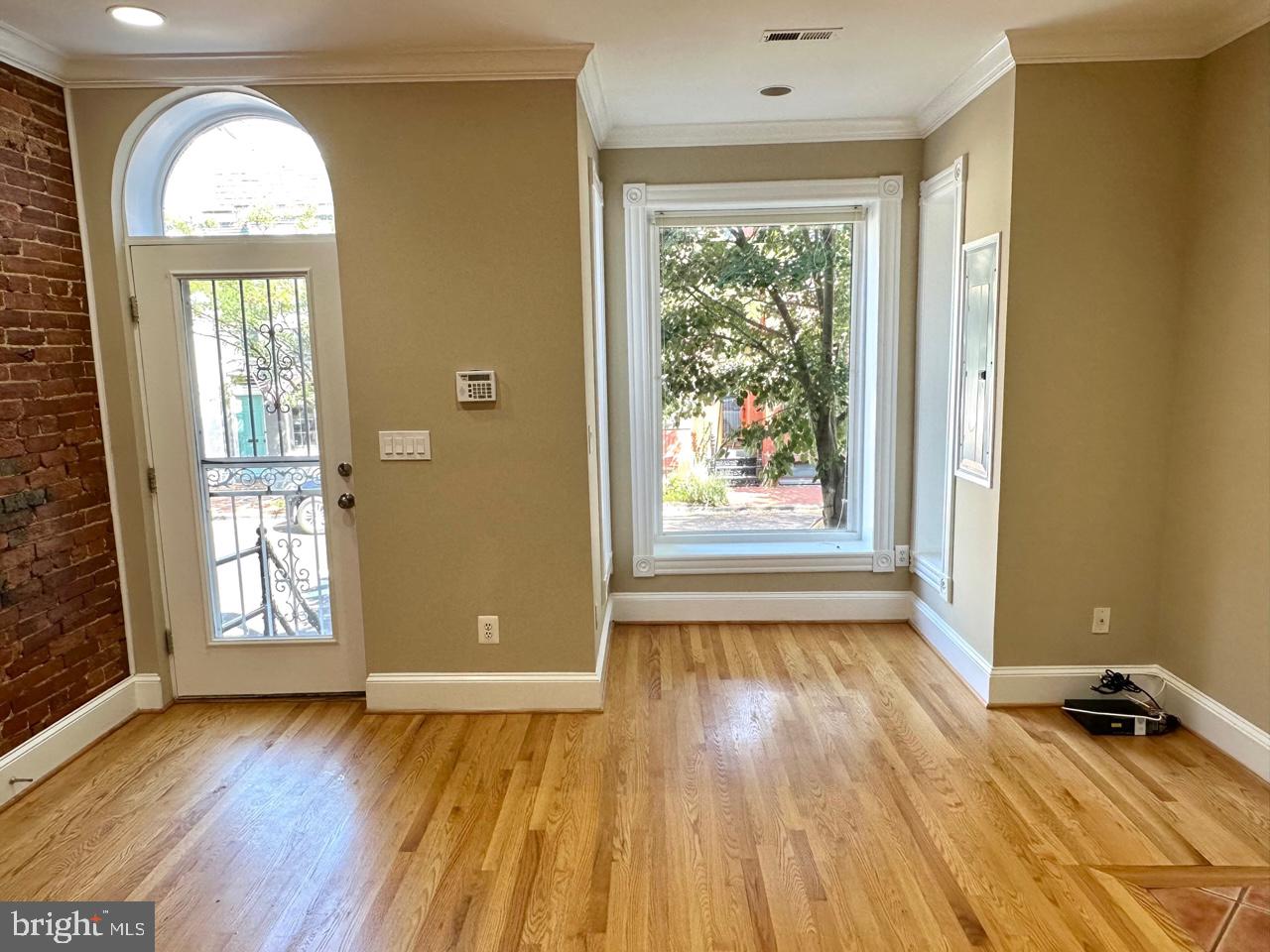 1227 LINDEN PLACE NE