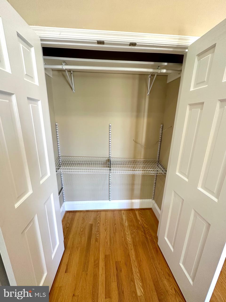 1227 LINDEN PLACE NE