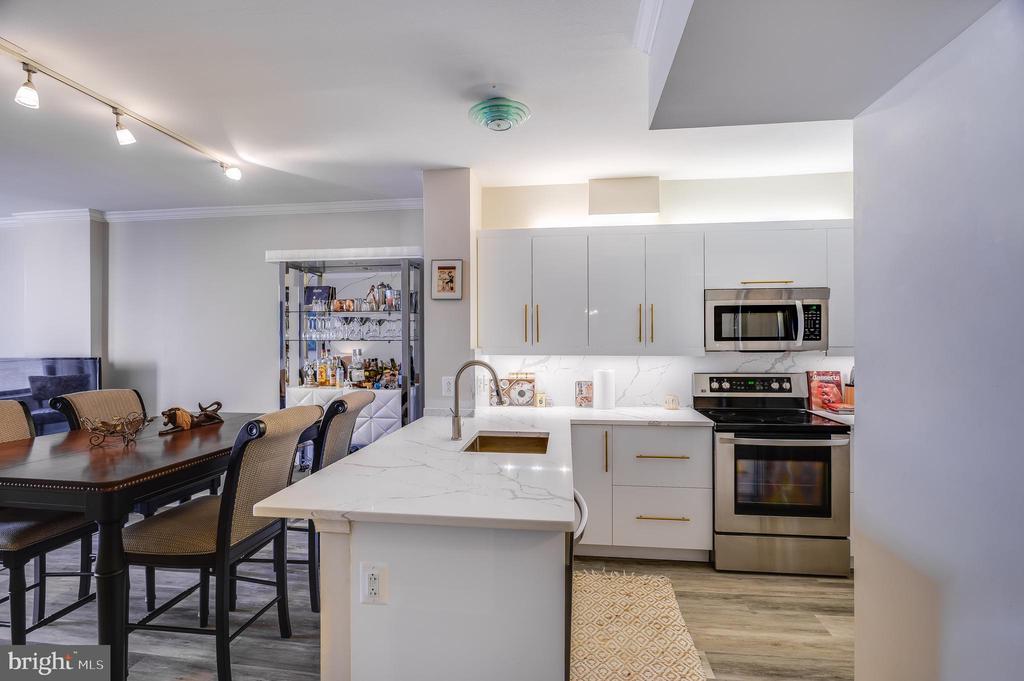 631 D STREET NW 837